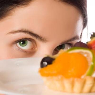 10 obiceiuri proaste care te ingrasa