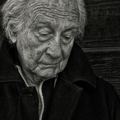 Un baietel de cinci ani a gasit pe strada un batranel fara adapost. Mi-au dat lacrimile