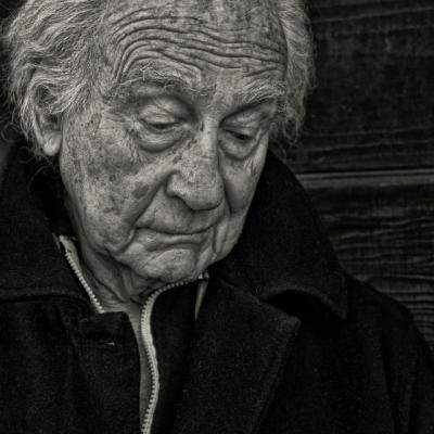 Un baietel de cinci ani a gasit pe strada un batranel fara adapost. Mi-au dat lacrimile