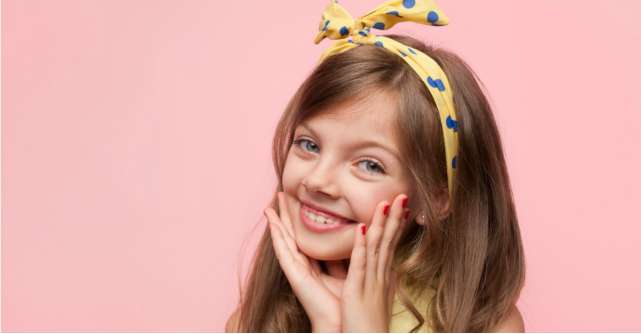 Prințese în prima zi de școală: 8 bentițe de păr pentru fetițe