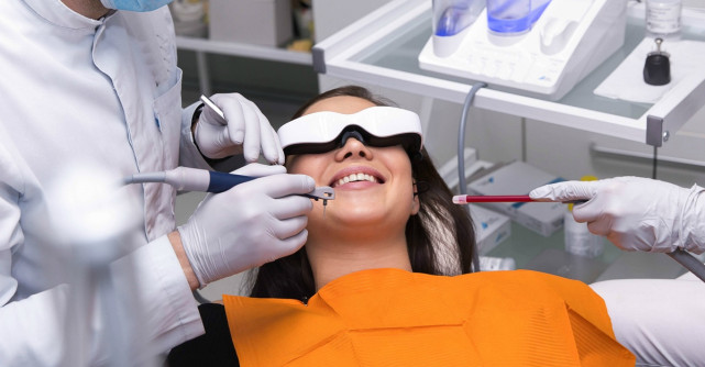 Laser dentar: ce este și cum este folosit în stomatologia modernă 