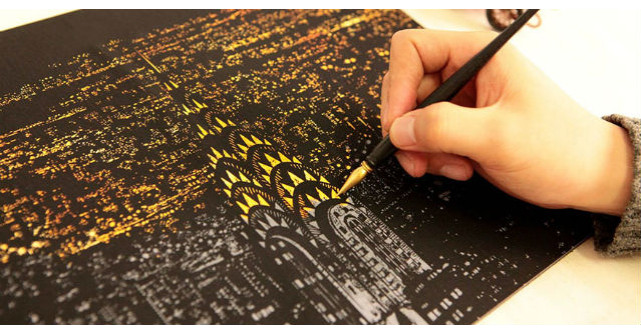 Aceasta NU este o carte de colorat obisnuita. Uite cum arata