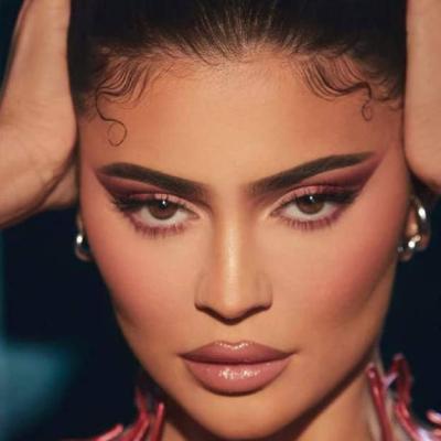 Kylie Jenner tot nu a reușit să fie pe primul loc în topul celor mai bine plătite vedete de pe Instagram. Cine a devansat-o?