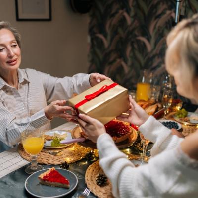 4 idei de cadou pentru soacra ta