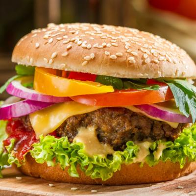Concluzii ALARMANTE: ce contine un HAMBURGER?