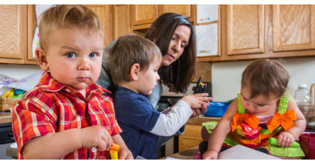 Aceasta mamica a fost tratata groaznic de o casiera. Raspunsul ei? GENIAL!
