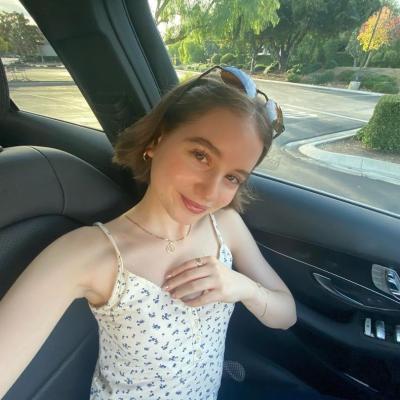 Irina Columbeanu devine virală pe TikTok prin prezentarea de ținute elegante și genți de lux