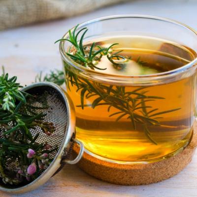 De ce e bine sa bei ceai de rozmarin?