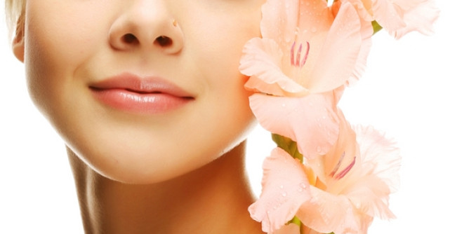 Shopping: 15 noutati in frumusete din aceasta luna