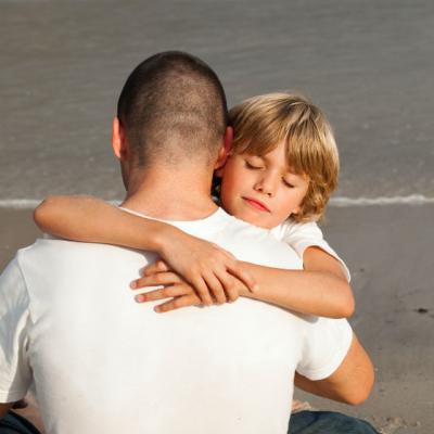 Acest baietel si-a jignit tatal. Ce a facut barbatul? INCREDIBIL