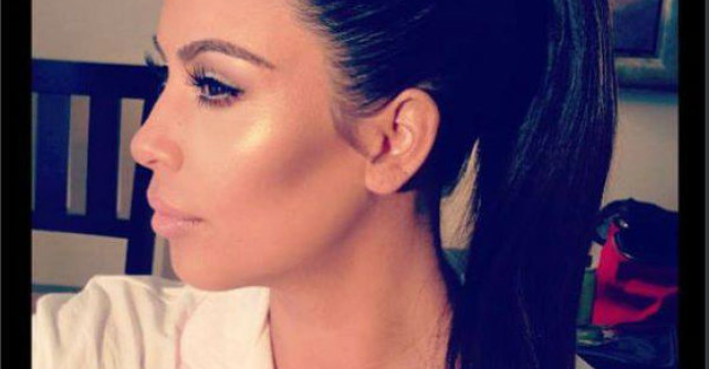 Foto: Uite ce talie de viespe are Kim Kardashian