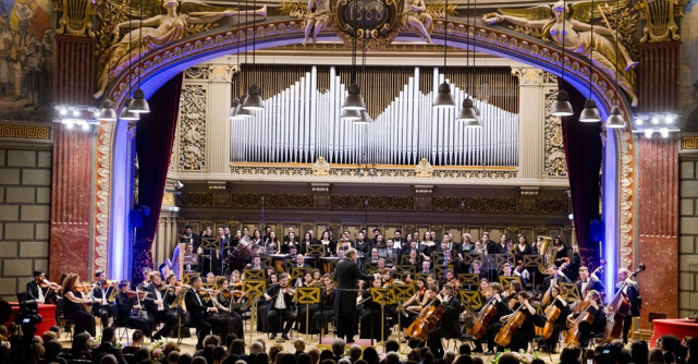 Concertul Regal Caritabil 2025 a adus pasiunea și energia muzicii de operă  la seara de gală organizată în susținerea tinerilor 