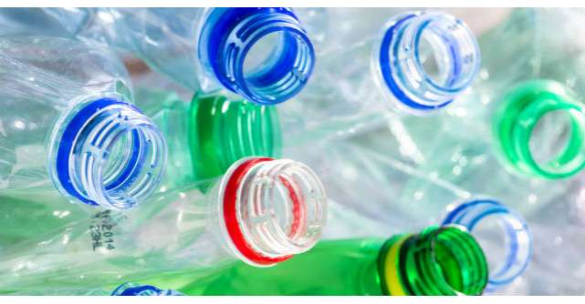 Cat de periculos este sa reutilizezi o sticla de plastic?