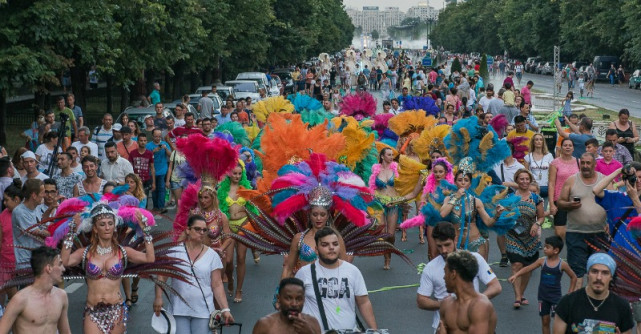 Peste 40.000 de bucuresteni si turisti pe strazile capitalei la B-FIT in the Street