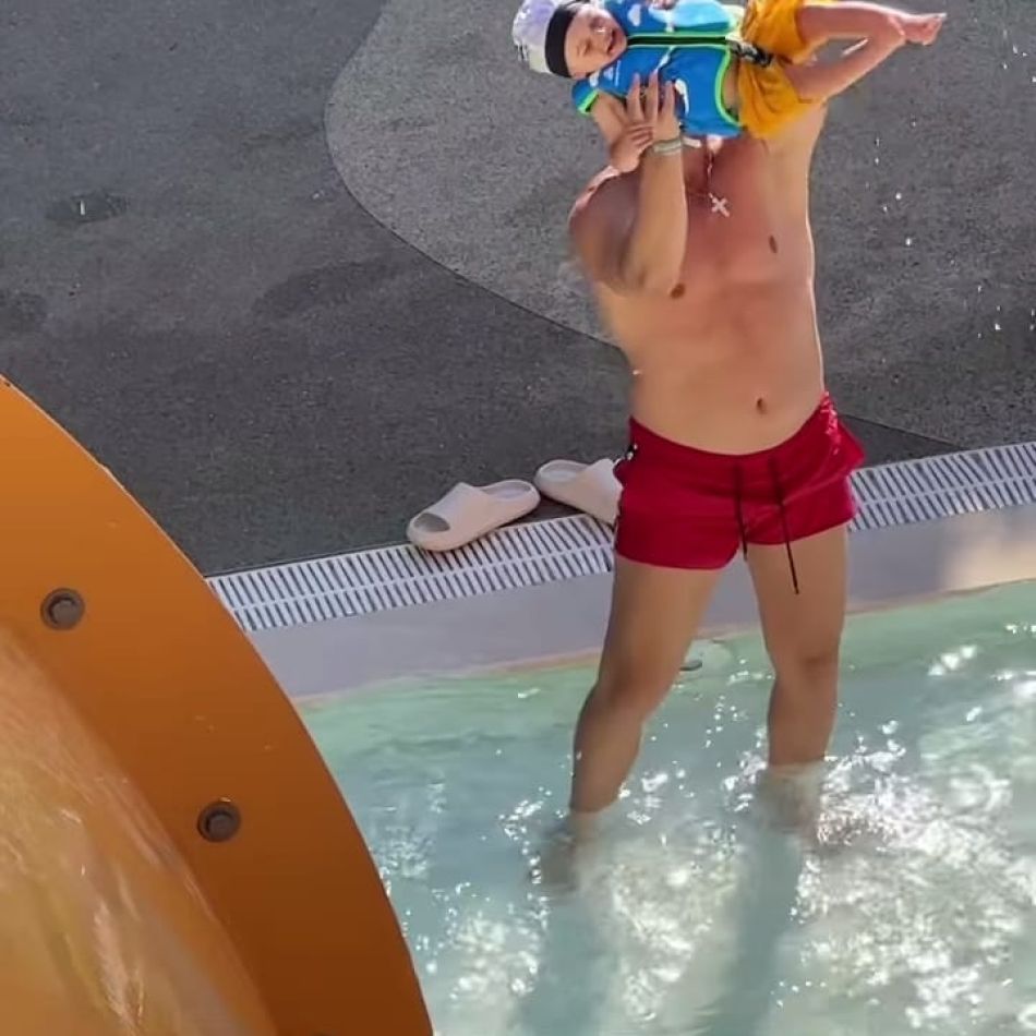 Pepe, imagini de poveste cu cei 3 copii ai săi! Artistul a plecat în vacanță în Turcia cu familia