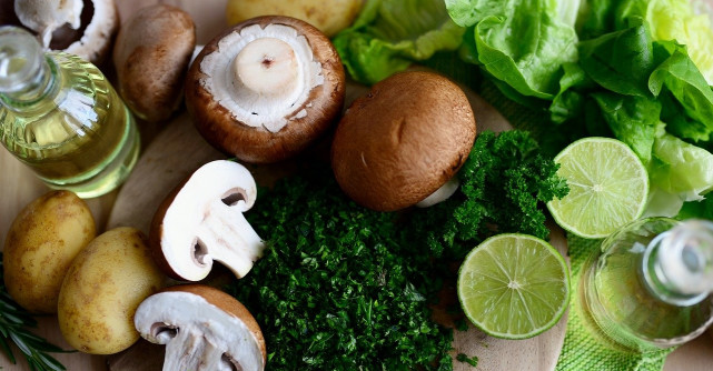 9 din 10 români consideră mâncarea gătită acasă mai sănătoasă, însă gătitul este în continuare responsabilitatea femeilor