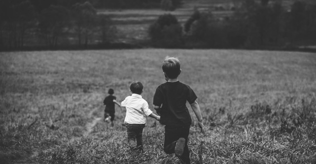 14 citate frumoase despre copii: Am nascut copii in lumea asta intunecata pentru ca aveam nevoie de lumina  
