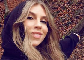 Corina Bud, poze incendiare la 42 de ani! Artista a pozat complet dezbrăcară și le-a încins imaginația internauților