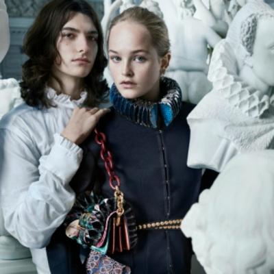 Burberry prezinta in exclusivitate imagini din prima sa colectie Straight-To-Consumer