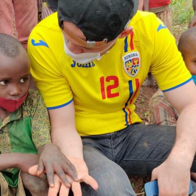 Ștefan Mandachi și alți români generoși au construit 210 fântâni ȋn Africa