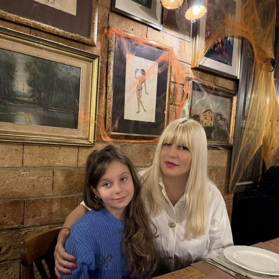 Elena Udrea, fericită departe de agitația orașului. Cum își petrece timpul alături de fiica sa, Eva: Încă un motiv pentru care..