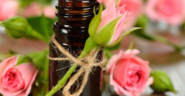 Hidrateaza-ti pielea: 7 uleiuri de corp esentiale