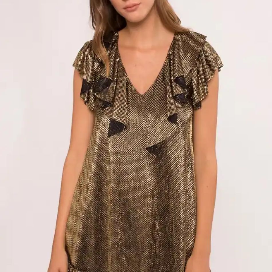 Strălucirea modernă: Cum integrezi accente metalice în ținutele tale