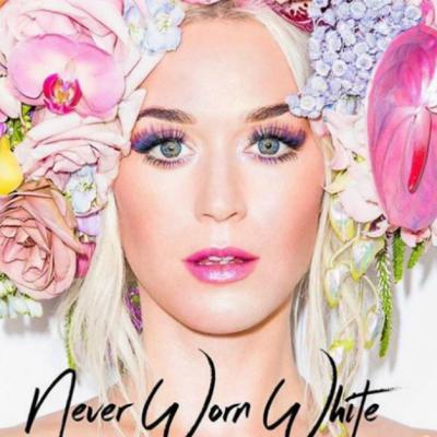 Katy Perry a anuntat ca este insarcinata cu Orlando Bloom in noul videoclip