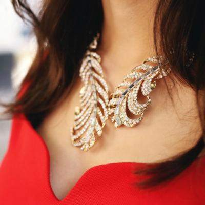 10 coliere-statement de purtat la petrecerea de Revelion