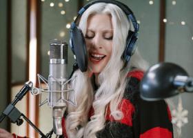 Lady Gaga lansează o reinterpretare surprinzătoare a piesei 'Santa Claus Is Coming to Town'