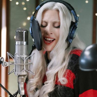 Lady Gaga lansează o reinterpretare surprinzătoare a piesei 'Santa Claus Is Coming to Town'