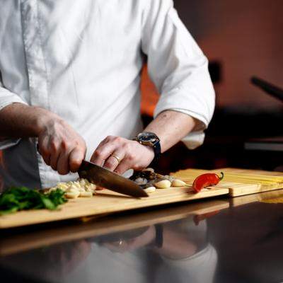 Noi tensiuni la Chefi la Cuțite: Eliminări în lanț în echipa mov. Cine părăsește competiția în această seară