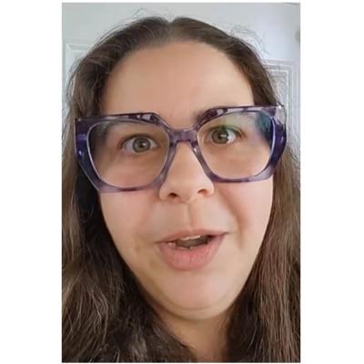 O tânără afirmă că îi place să aibă privilegiul de a fi urâtă și îi lasă pe toți uluiți cu motivele sale