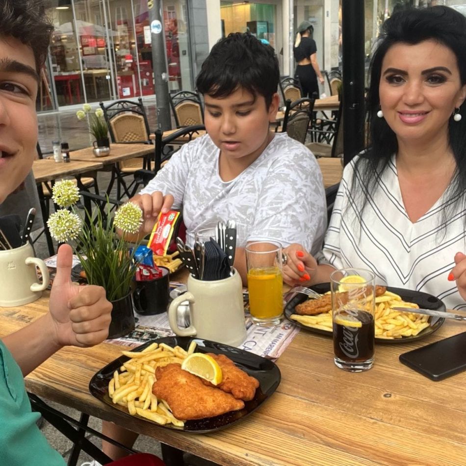 Adriana Bahmuțeanu și copiii ei, în sfârșit reuniți după moartea lui Silviu Prigoană: Sunt confuzi...