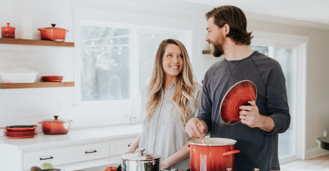 Cum poți să alungi rutina, pericolul tăcut din orice relație