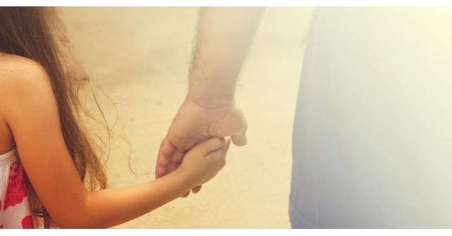 Un tata si-a pedepsit fiica de trei ani. Ce a facut micuta? Mi-au dat lacrimile