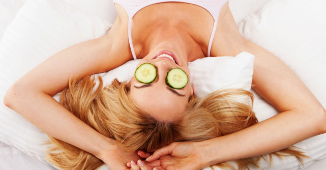 Pungile sub ochi - de ce apar, cum se tratează și cum le poți evita?