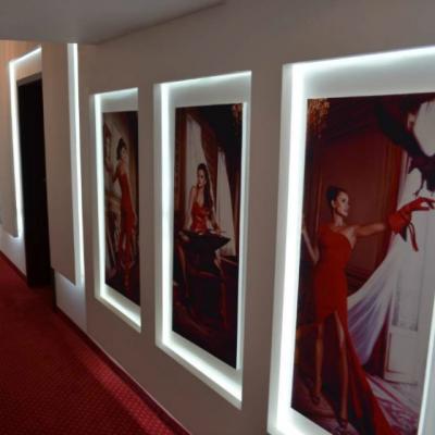 Wall-Street: Video chat-ul, fara perdele: Reportaj la cel mai mare studio din tara