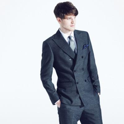 Pantalonii cazuti pe sold nu mai sunt cool!