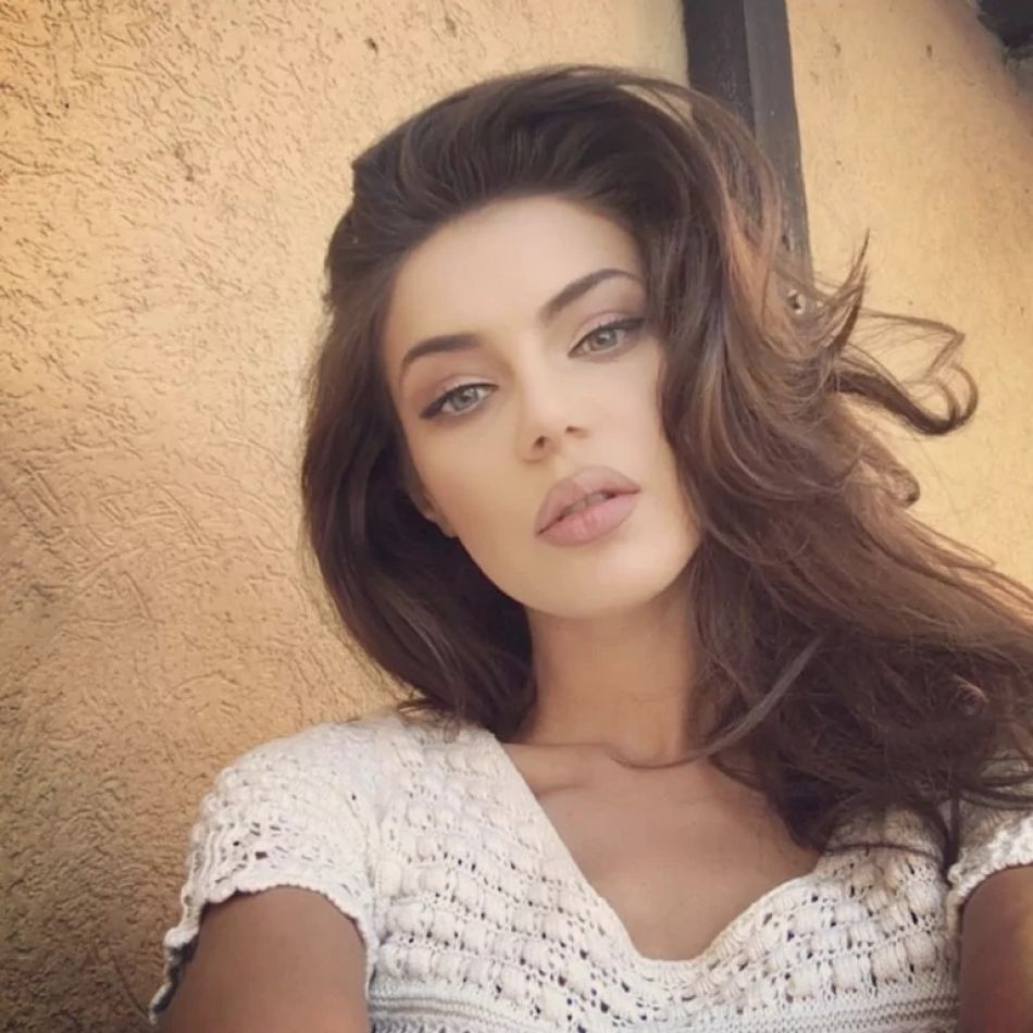 Cristina Ich, cerută în căsătorie de iubitul milionar. Inelul de jumătate de milion de euro o face fericită pe influenceriță