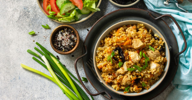 Rețetă one pot: orez cu pui și legume într-o singură oală – atât de ușoară încât îți iese și dacă nu ai gătit niciodată