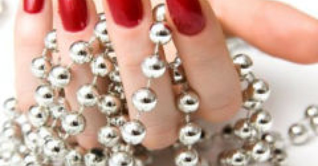 Reguli de frumusete: Culoarea manichiurii la nunta