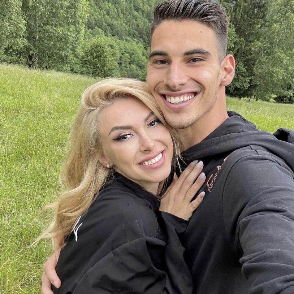 Andreea Bălan și George Burcea, împreună în prima zi de școală și grădiniță a micuțelor lor: Cu greșeli și lecții noi în viață..
