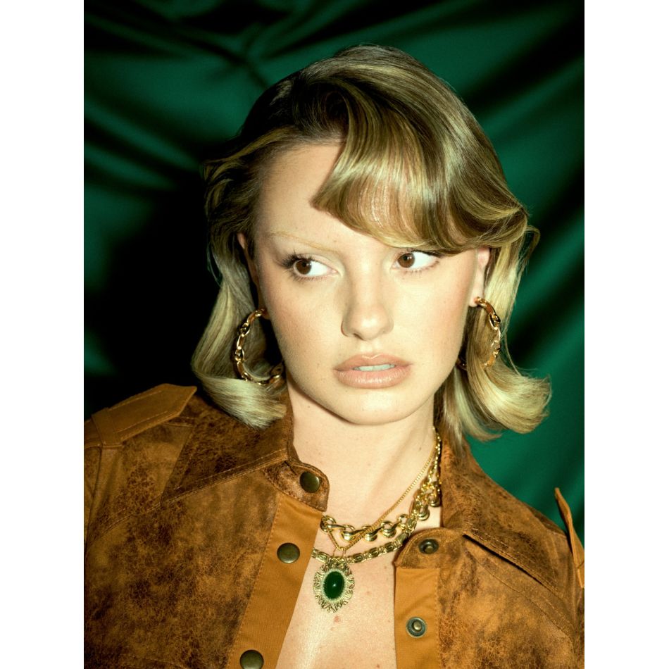 Alexandra Stan s-a transferat in Premier League.  Cum a ajuns Mr. Saxobeat pe cele mai frumoase stadioane din fotbal 