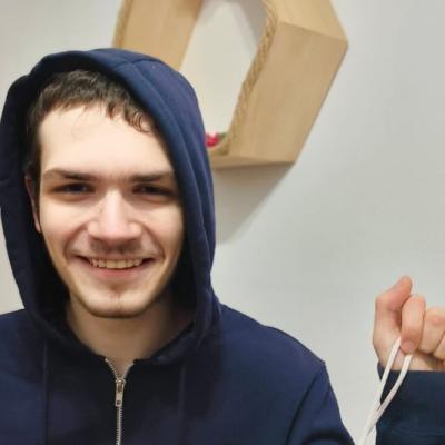 Un adolescent de 17 ani cu sindrom Asperger este dat DISPĂRUT în București! Părinții au nevoie de ajutor pentru găsirea lui