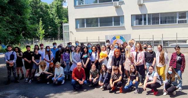 Proiectul CSR având ca temă bucuria de a trăi a premiat tinerii artiști ai Liceului de Arte Plastice Nicolae Tonitza