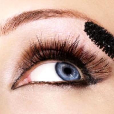 Practic: Cum sa-ti faci machiajul ca  Rihanna