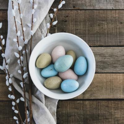 Paște ca-n romane! Cum petrec sărbătorile pascale 13 scriitori români contemporani