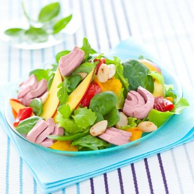 Salata cu ton RIO Mare, ardei, mango si migdale