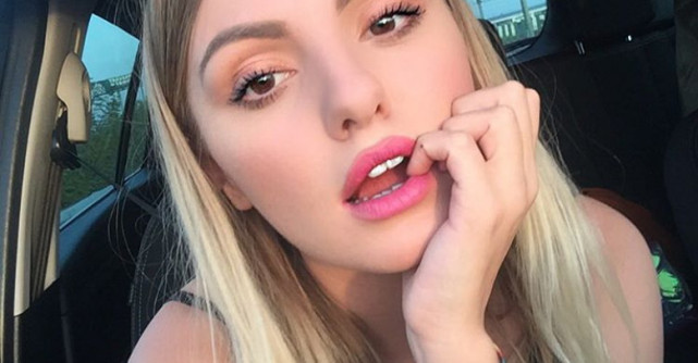 Alexandra Stan iubește din nou, după doar trei luni de la divorț! Vezi cine a făcut-o pe artistă să zâmbească din nou